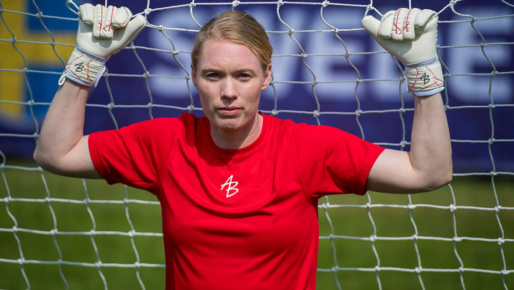 Hedvig Lindahl i ett par AB1 NC Lite Pro