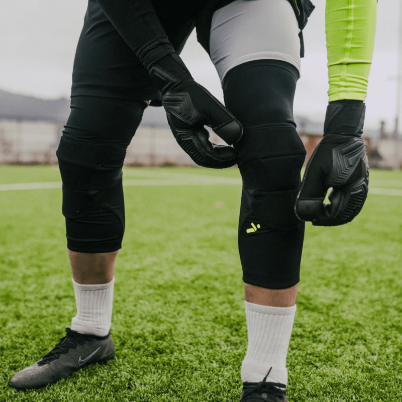 Närbild på BodyShield Knee Guards.