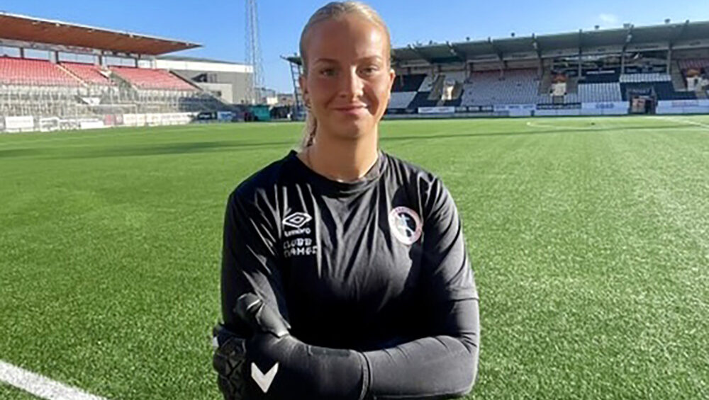 Bild på Ellen Portugués i ett par KLA® NC SBR Contact